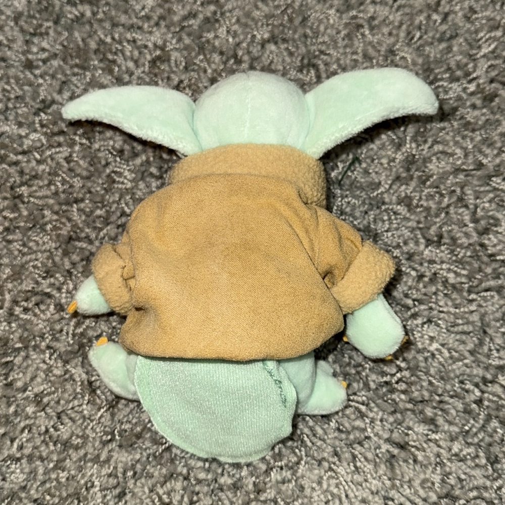 Disney Baby Yoda Shoulder Sitter Plush - Picture 5 of 5